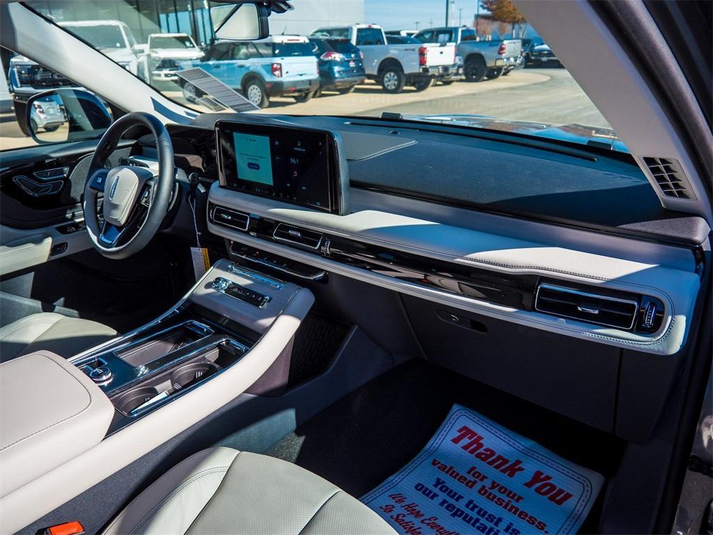 new 2025 Lincoln Aviator car, priced at $73,425