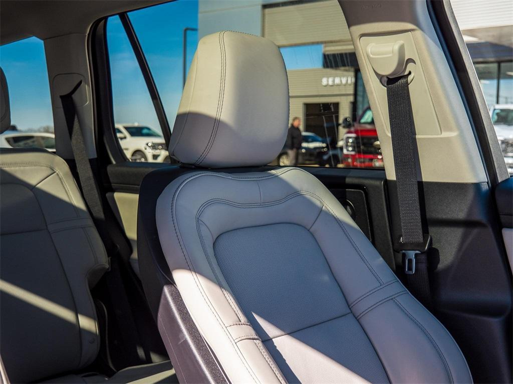 new 2025 Lincoln Aviator car, priced at $73,425