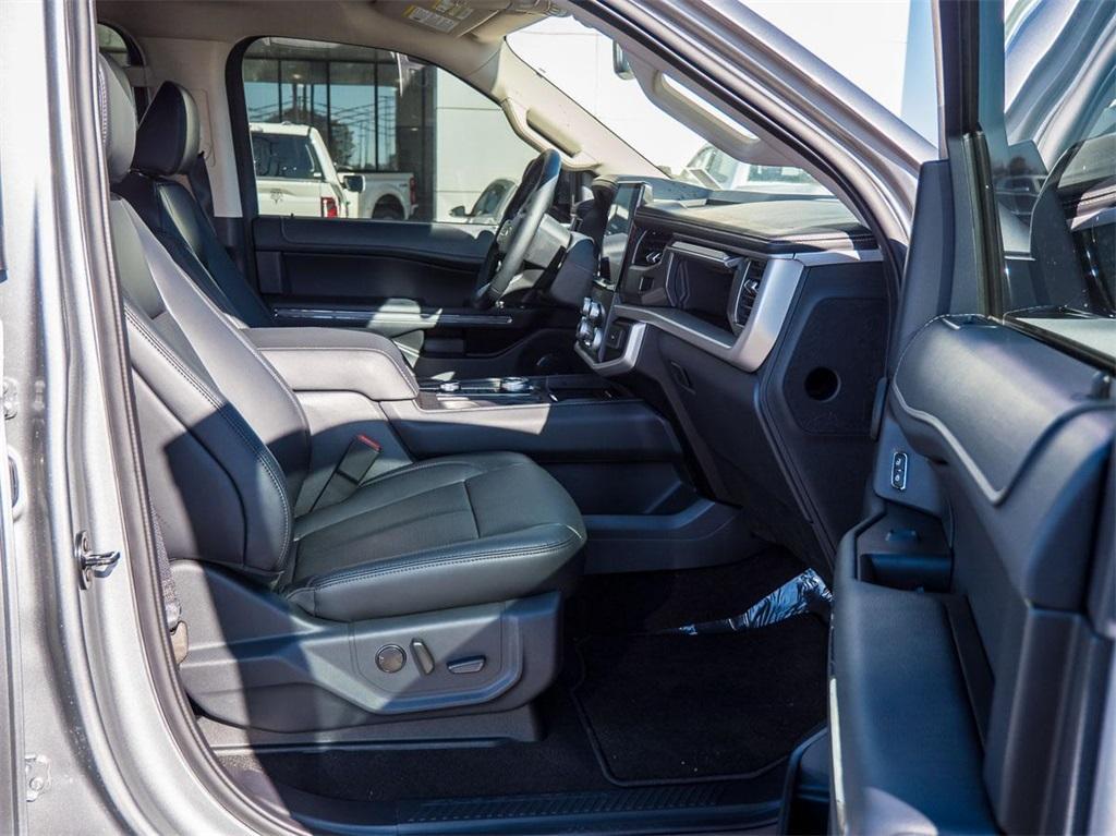 new 2024 Ford Expedition Max car, priced at $71,161