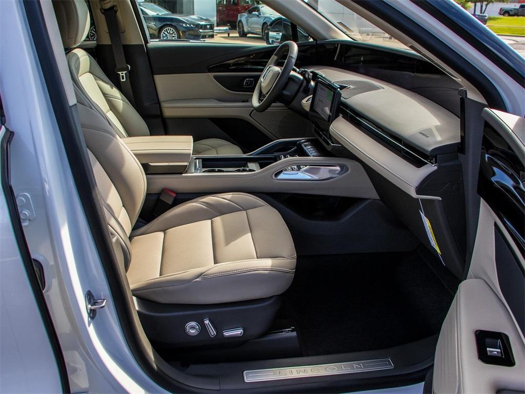 new 2025 Lincoln Nautilus car, priced at $51,130