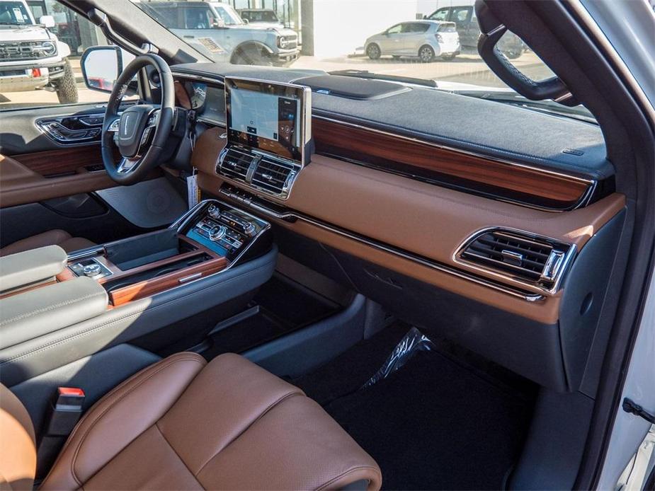 new 2024 Lincoln Navigator car, priced at $106,296