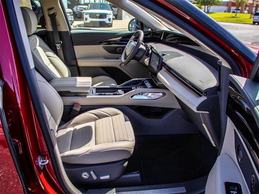 new 2025 Lincoln Nautilus car, priced at $62,083