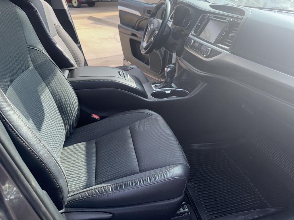 used 2019 Toyota Highlander car, priced at $29,500