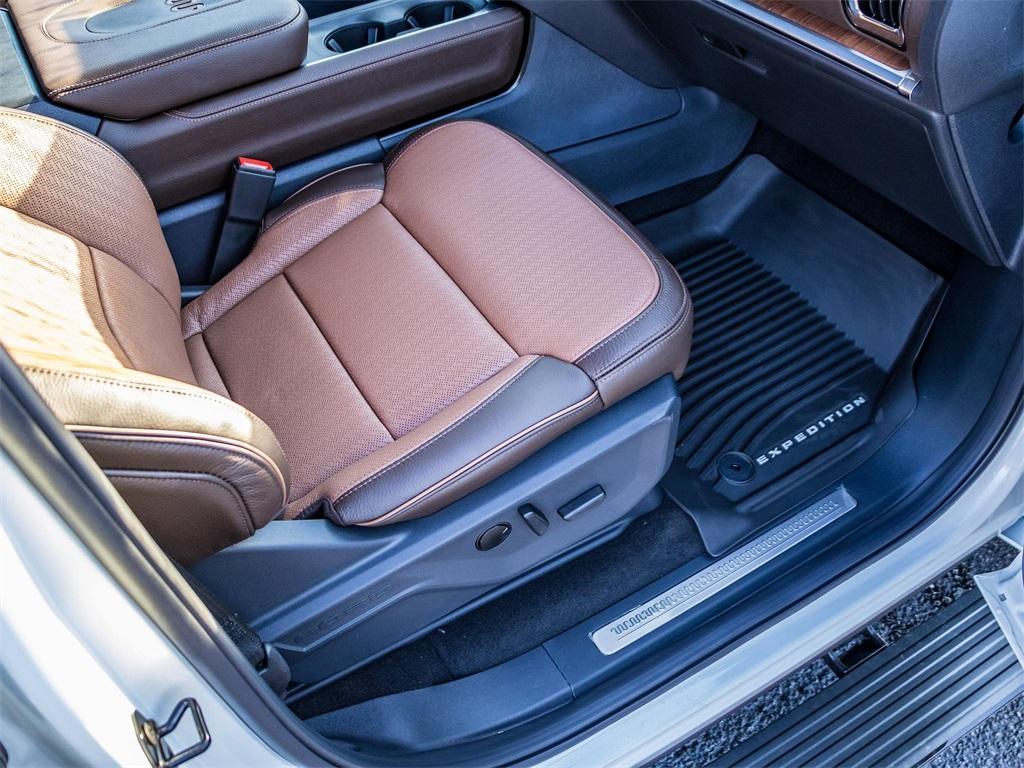 new 2025 Ford Expedition car, priced at $85,677