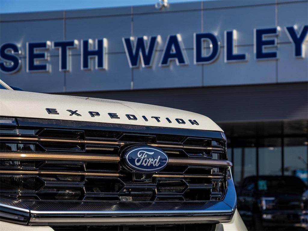 new 2025 Ford Expedition car, priced at $85,677