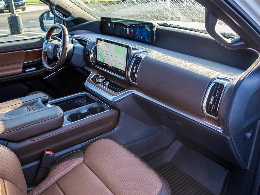 new 2025 Ford Expedition car, priced at $85,677