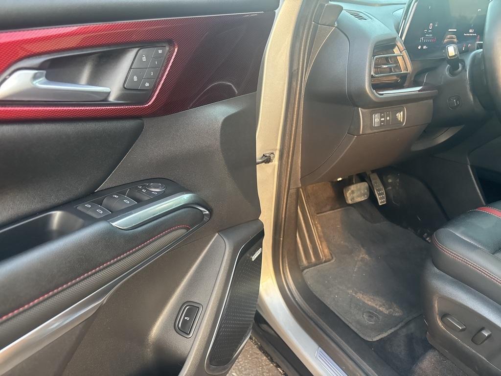 used 2024 Chevrolet Traverse car, priced at $52,950