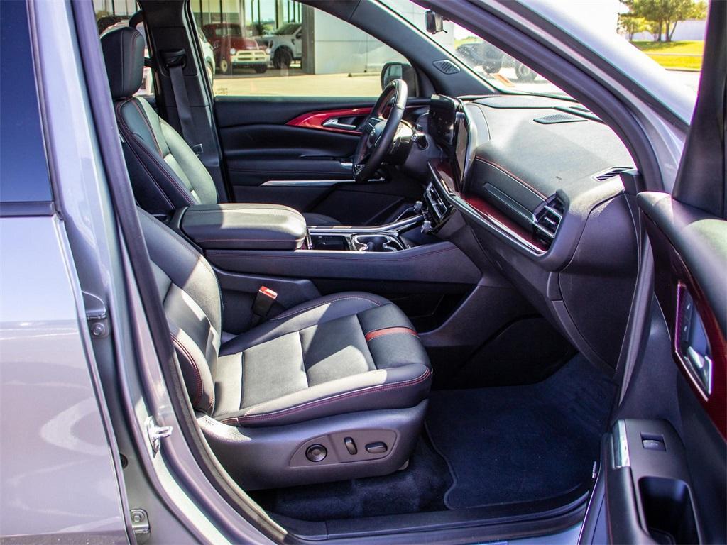 used 2024 Chevrolet Traverse car, priced at $52,816