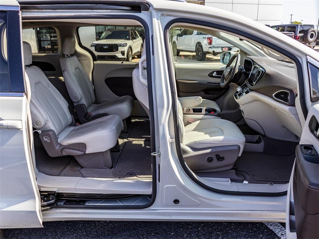 used 2021 Chrysler Pacifica car, priced at $26,335