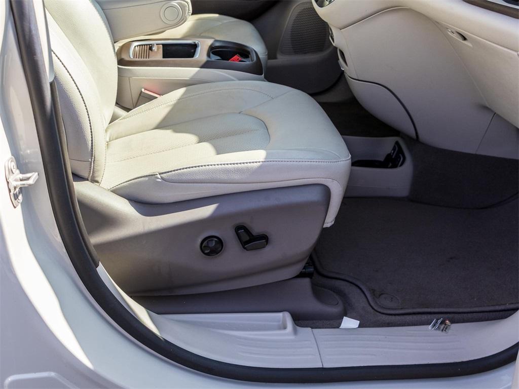 used 2021 Chrysler Pacifica car, priced at $26,335