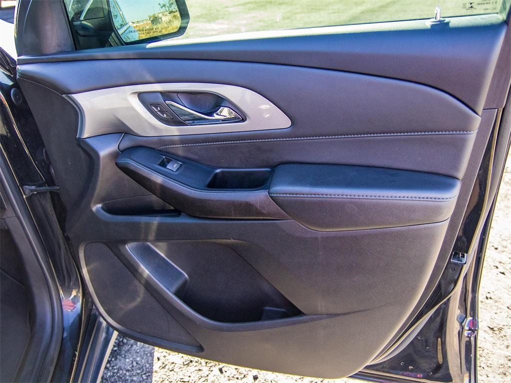 used 2023 Chevrolet Traverse car, priced at $21,995