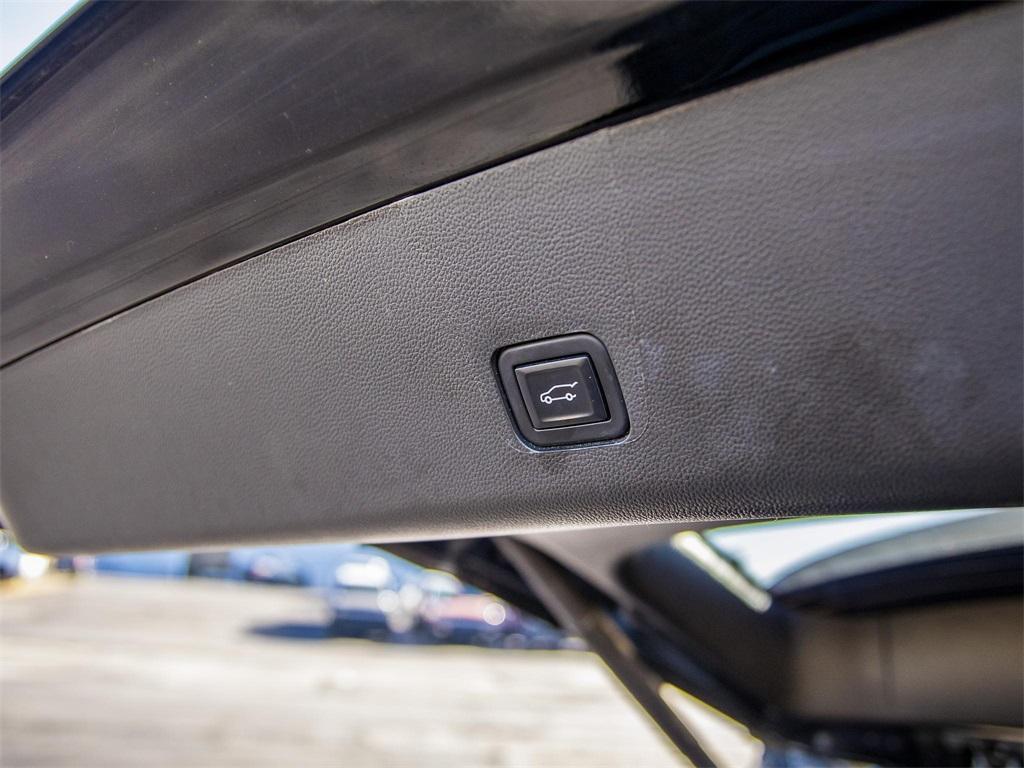 used 2023 Chevrolet Traverse car, priced at $21,995