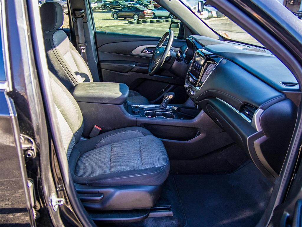 used 2023 Chevrolet Traverse car, priced at $21,995