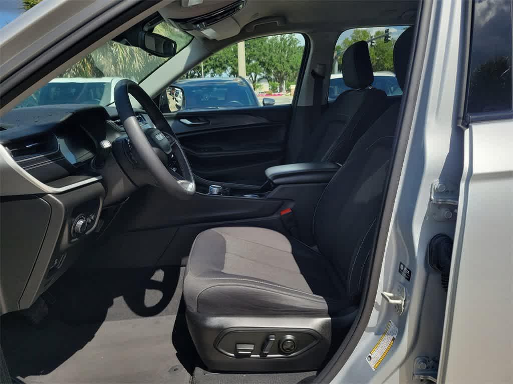 used 2023 Jeep Grand Cherokee car, priced at $20,323