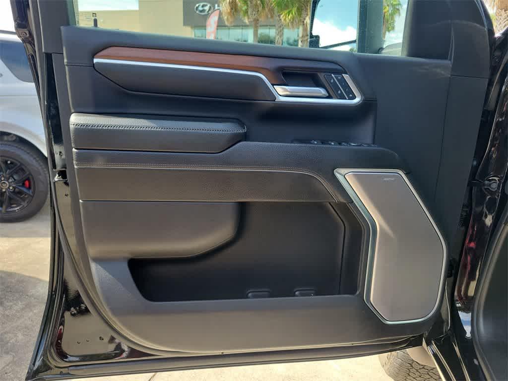 used 2024 GMC Sierra 2500 car, priced at $70,586