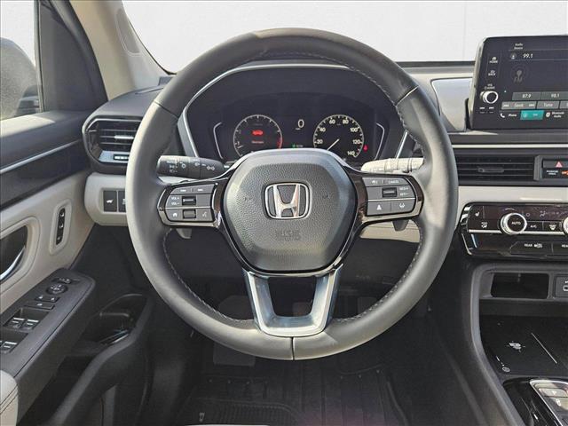 new 2025 Honda Pilot car, priced at $45,700