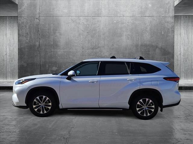 used 2022 Toyota Highlander car, priced at $33,191