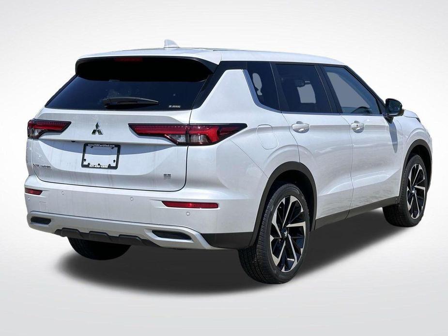 new 2024 Mitsubishi Outlander car