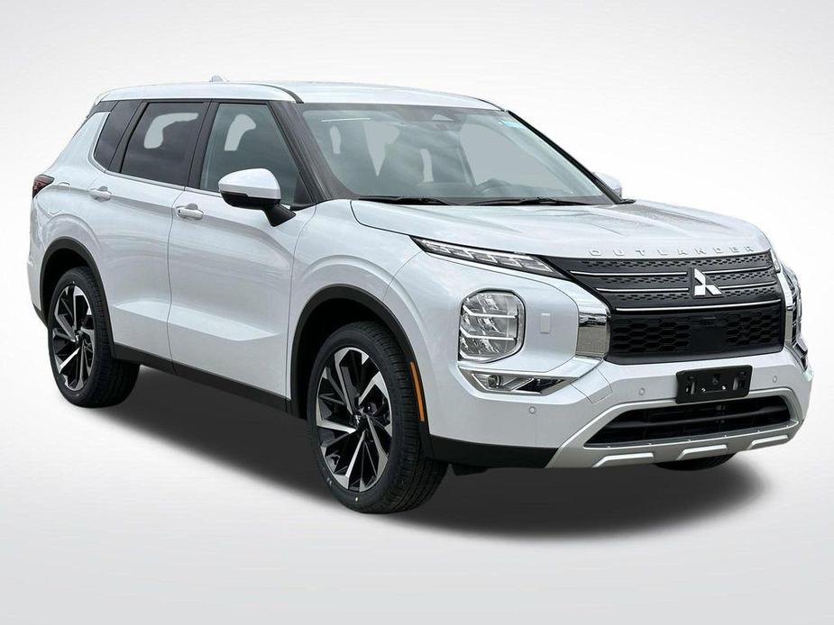 new 2024 Mitsubishi Outlander car, priced at $31,333