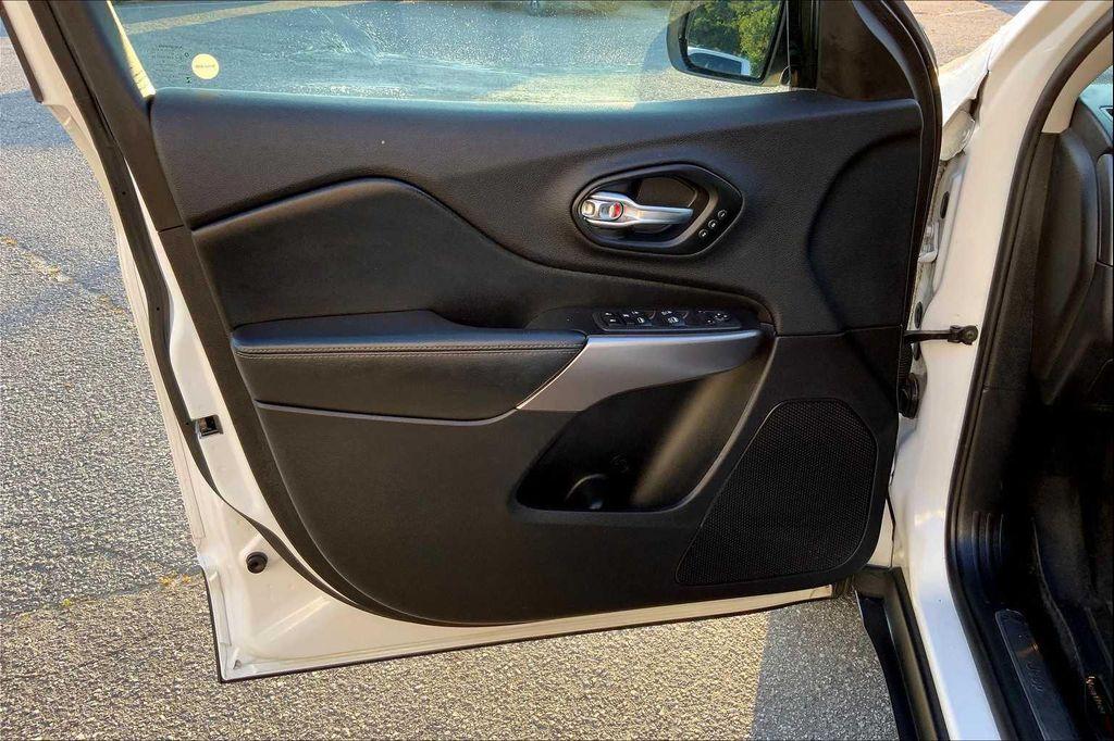 used 2019 Jeep Cherokee car, priced at $17,997