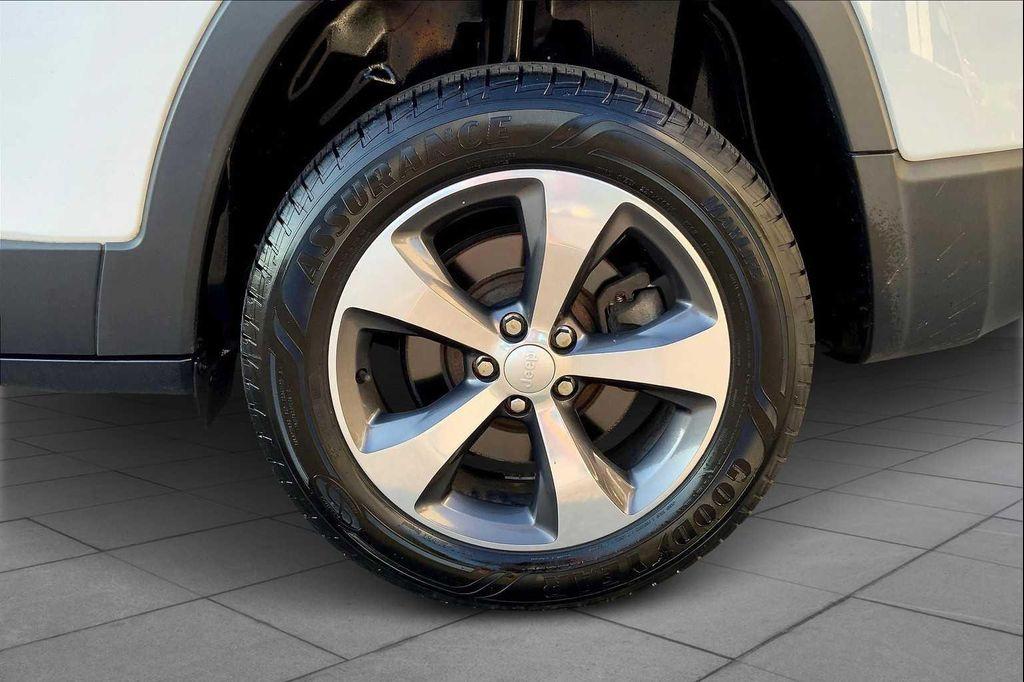 used 2019 Jeep Cherokee car, priced at $17,997