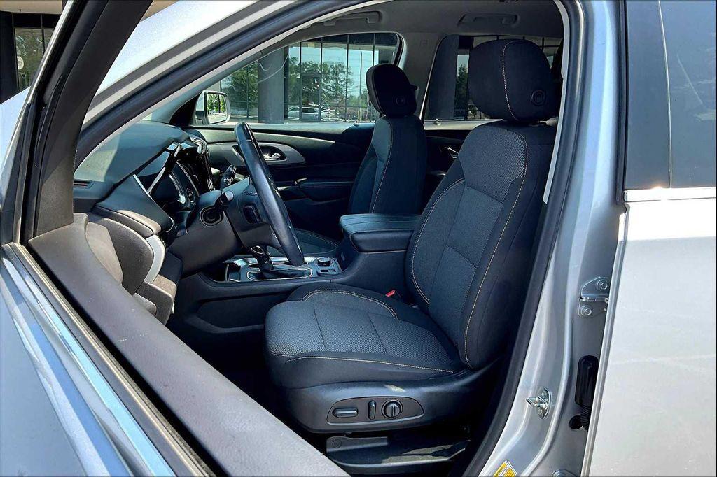 used 2021 Chevrolet Traverse car, priced at $24,811