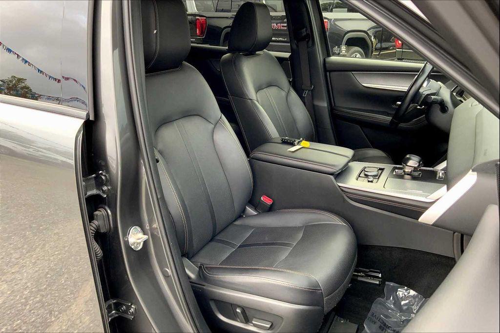 used 2024 Mazda CX-90 car, priced at $29,997