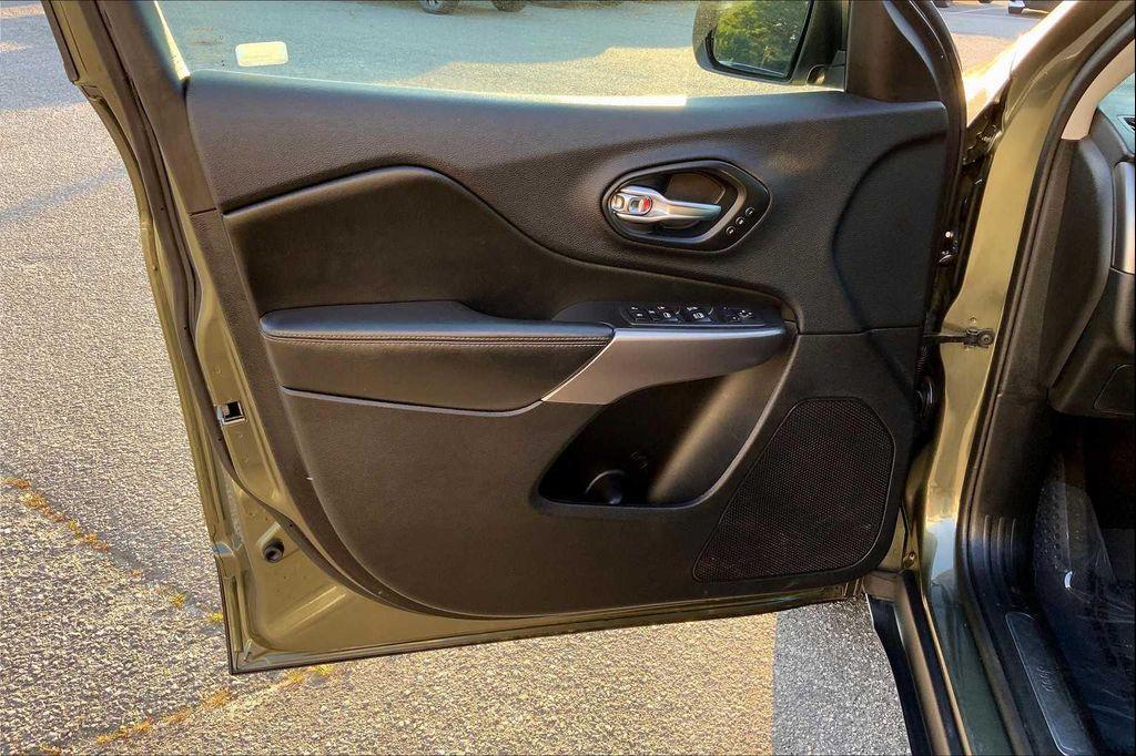 used 2019 Jeep Cherokee car, priced at $18,853