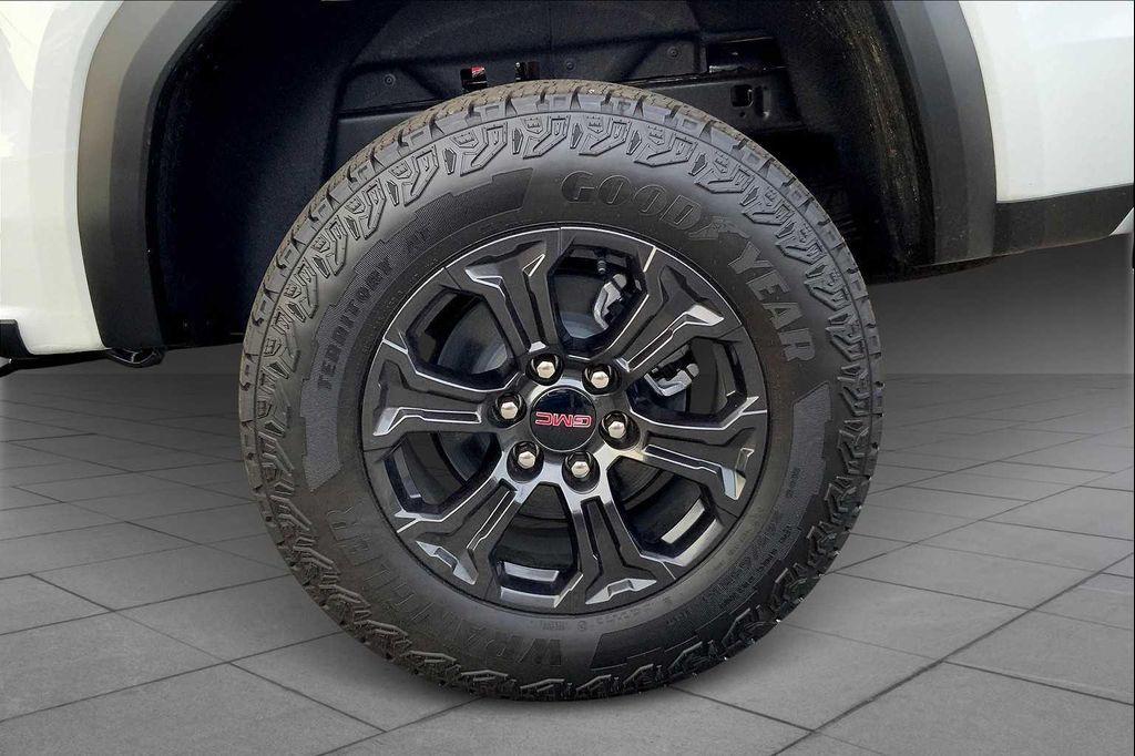new 2025 GMC Canyon car, priced at $39,995