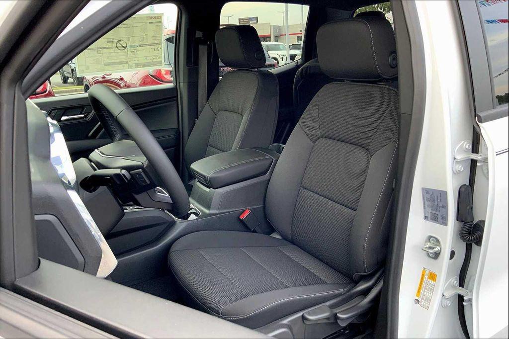 new 2025 GMC Canyon car, priced at $39,995