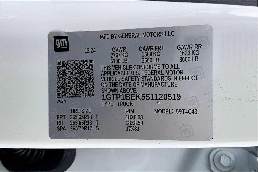 new 2025 GMC Canyon car, priced at $39,995
