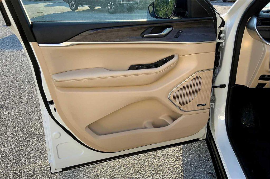 used 2023 Jeep Grand Cherokee car, priced at $24,727