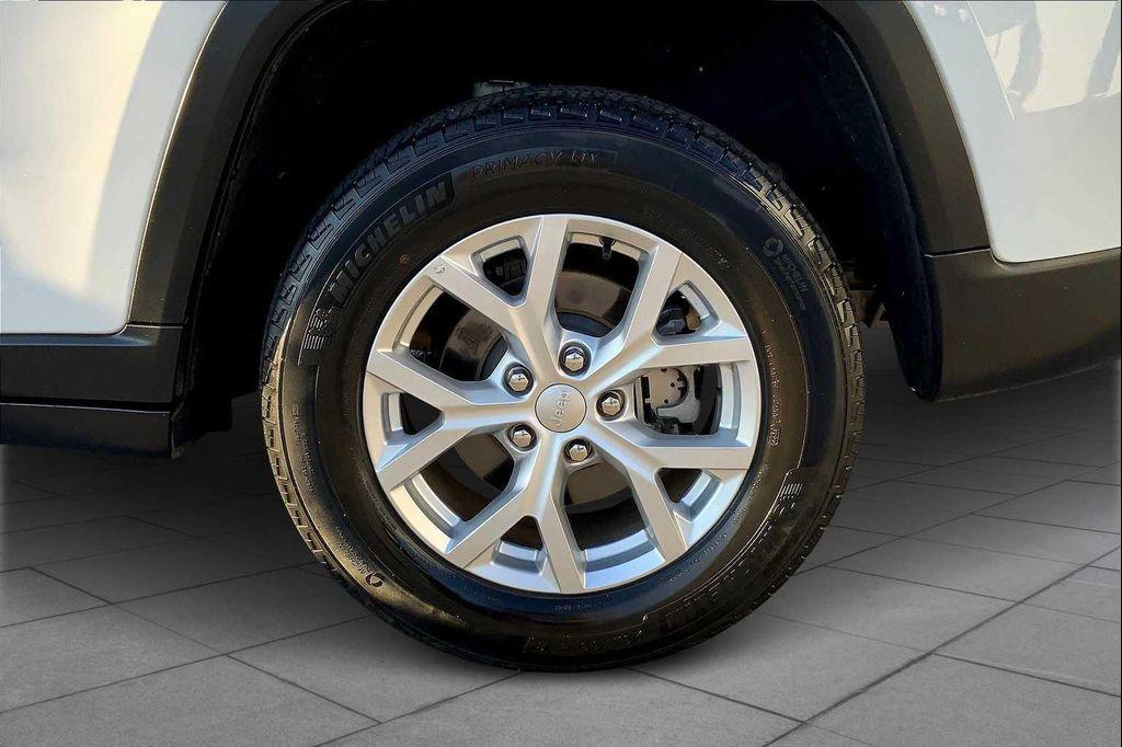 used 2023 Jeep Grand Cherokee car, priced at $24,727