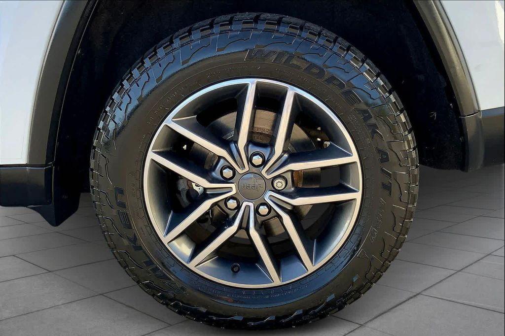 used 2020 Jeep Grand Cherokee car, priced at $15,997