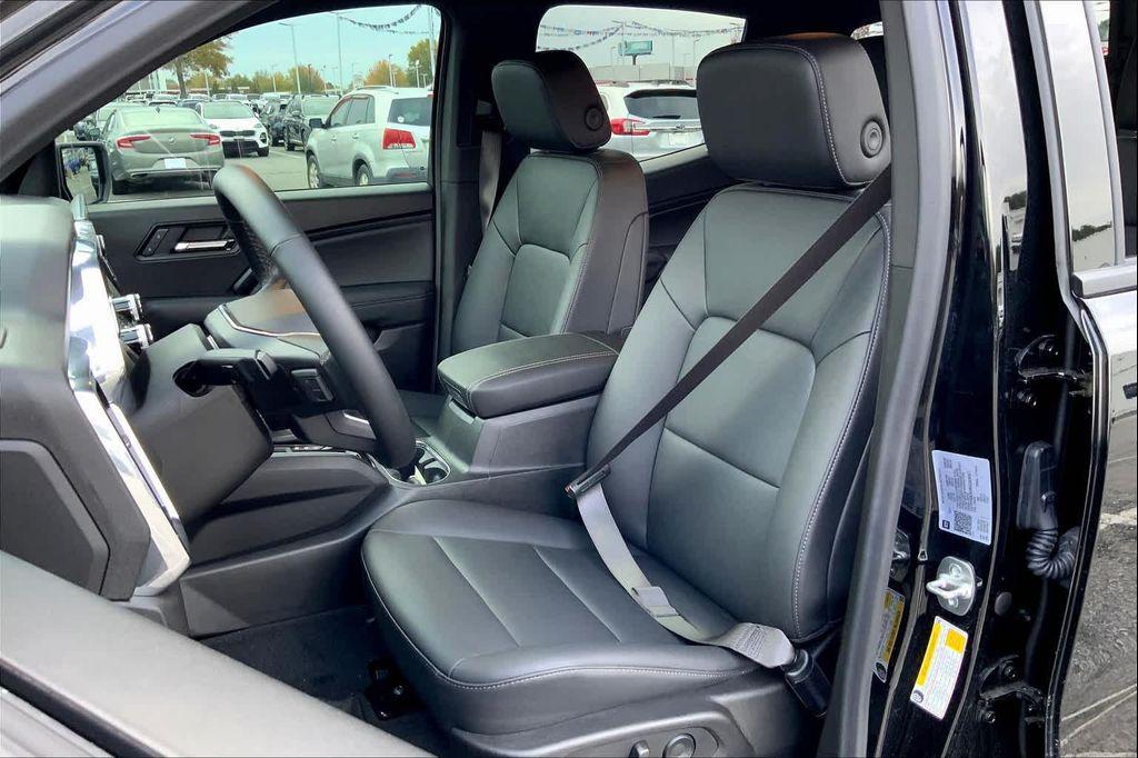 used 2024 GMC Canyon car, priced at $35,997