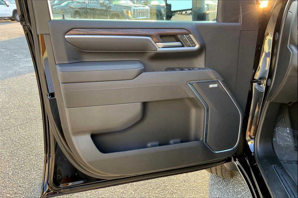 new 2025 GMC Sierra 2500 car, priced at $83,320