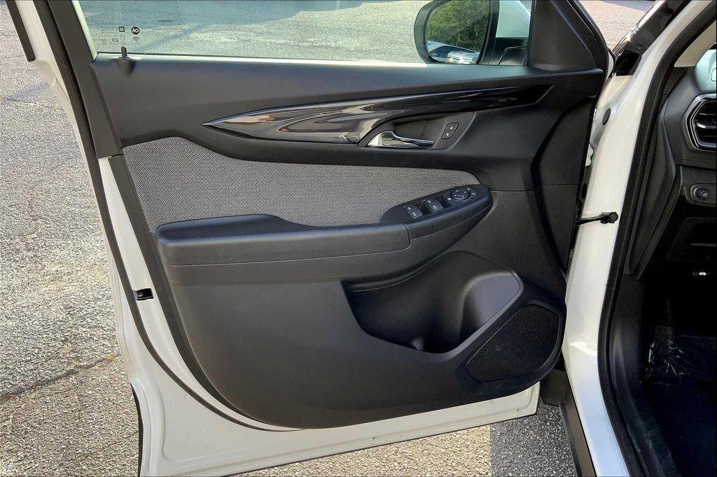 used 2025 Chevrolet TrailBlazer car, priced at $22,497