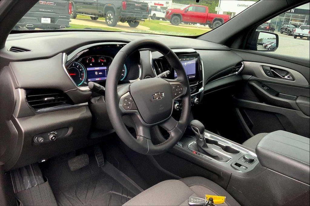 used 2023 Chevrolet Traverse car, priced at $28,497