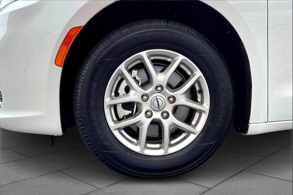 used 2024 Chrysler Pacifica car, priced at $30,497