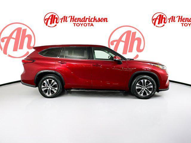 used 2022 Toyota Highlander car, priced at $29,977