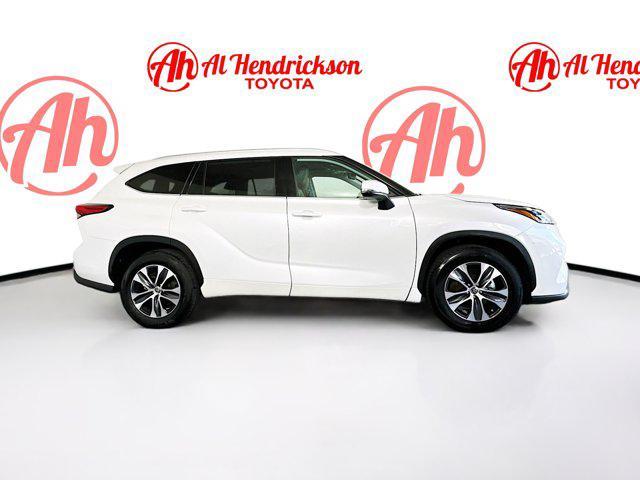 used 2022 Toyota Highlander car, priced at $30,977