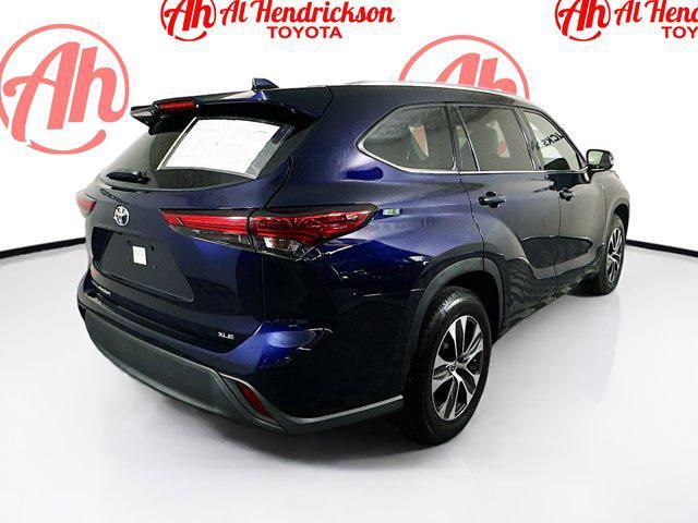 used 2021 Toyota Highlander car, priced at $28,999