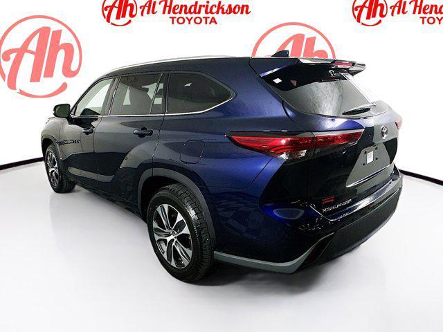 used 2021 Toyota Highlander car, priced at $28,999