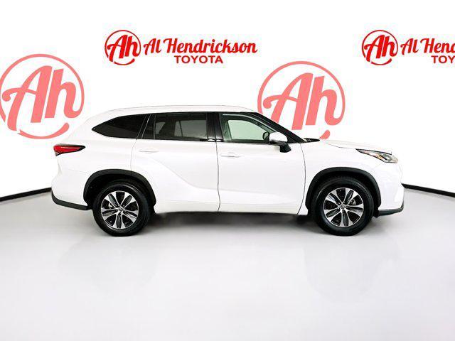 used 2022 Toyota Highlander car, priced at $30,977