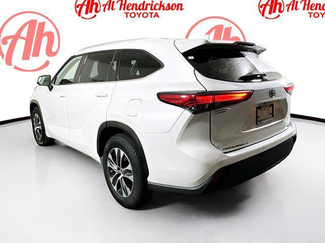 used 2022 Toyota Highlander car, priced at $30,977