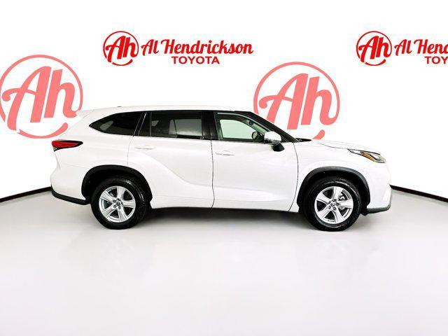 used 2022 Toyota Highlander car, priced at $27,977