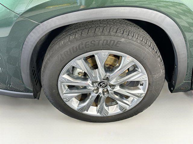 used 2023 Toyota Highlander car, priced at $38,977
