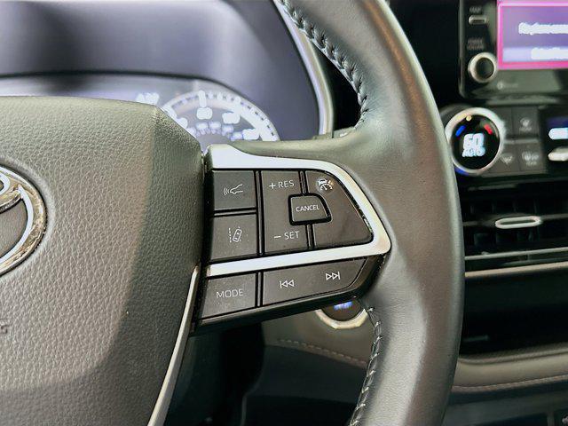 used 2022 Toyota Highlander car, priced at $32,977