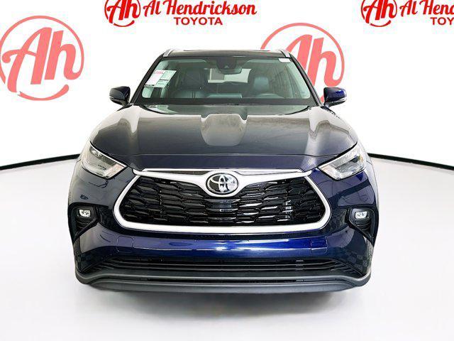 used 2022 Toyota Highlander car, priced at $32,977