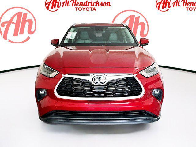 used 2022 Toyota Highlander car, priced at $32,877